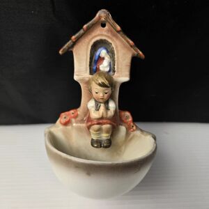 Goebel Hummel Wall Pocket Holy Water Fountain Praying Girl #164 Full Bee Vtg 5"